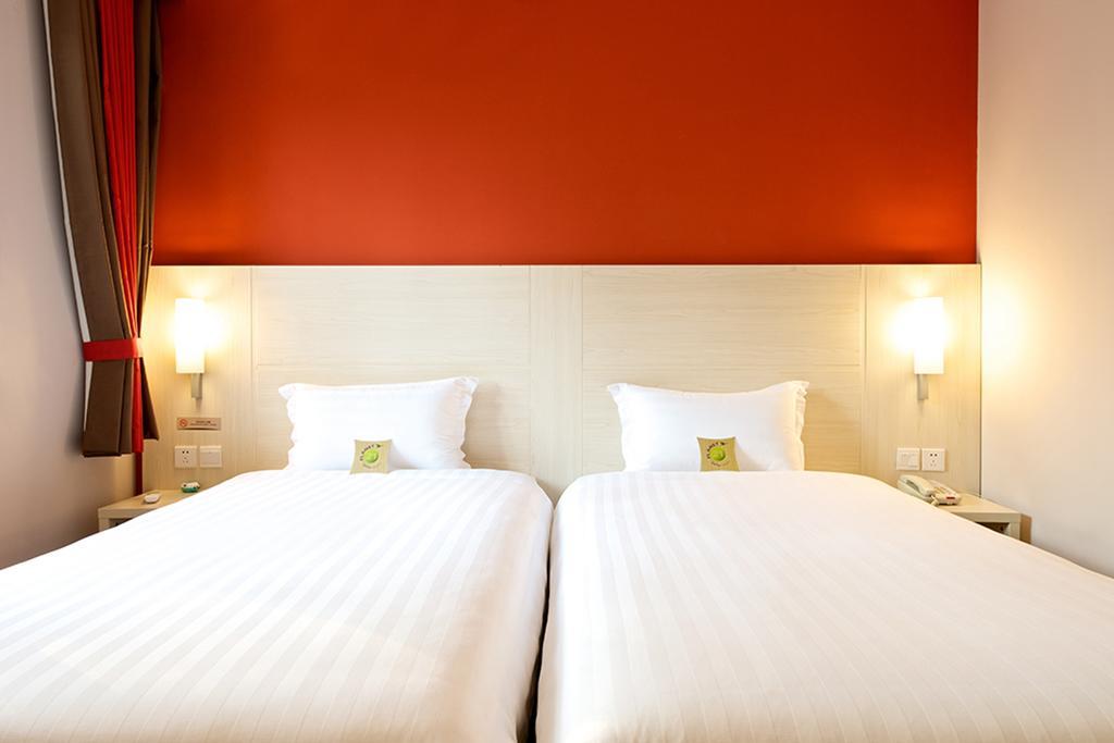 Ibis Ningbo Qianhu Plaza Hotel Екстер'єр фото