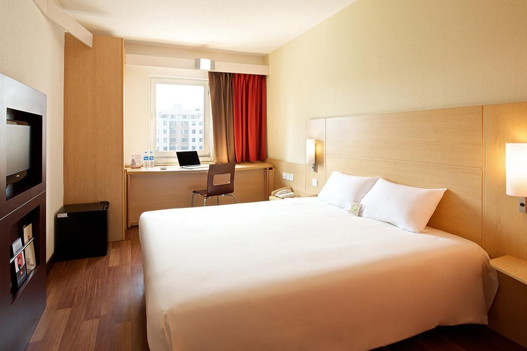 Ibis Ningbo Qianhu Plaza Hotel Екстер'єр фото