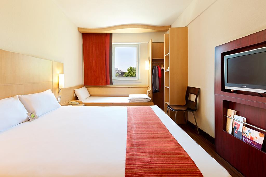 Ibis Ningbo Qianhu Plaza Hotel Екстер'єр фото