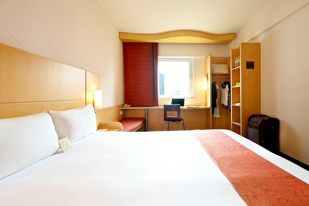 Ibis Ningbo Qianhu Plaza Hotel Екстер'єр фото
