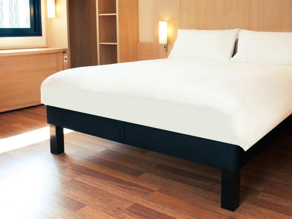 Ibis Ningbo Qianhu Plaza Hotel Екстер'єр фото