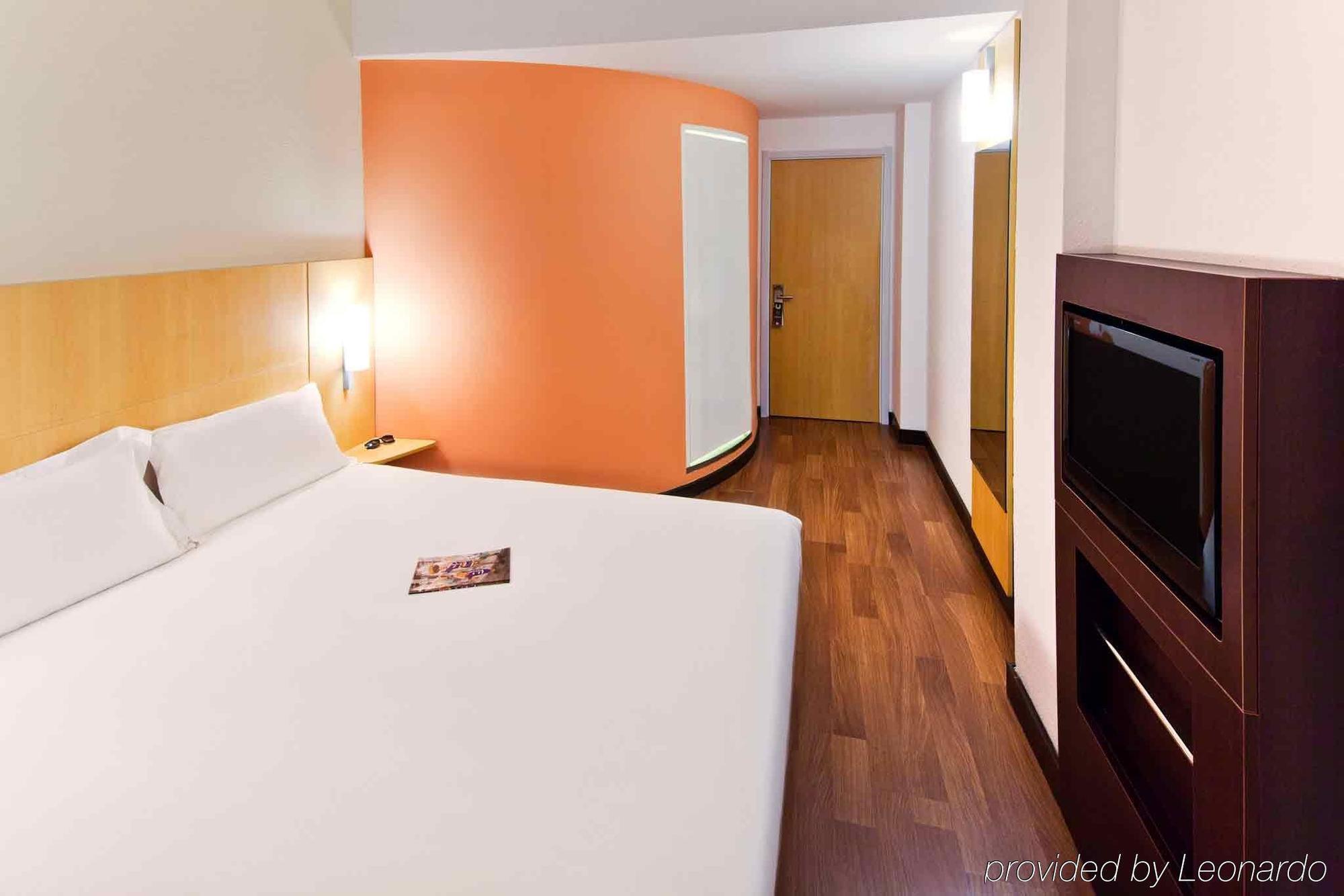 Ibis Ningbo Qianhu Plaza Hotel Екстер'єр фото