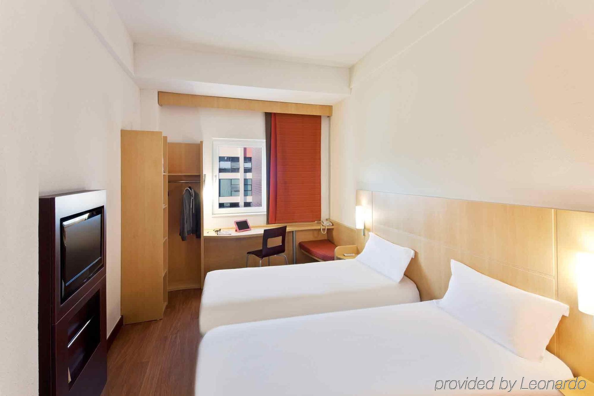 Ibis Ningbo Qianhu Plaza Hotel Екстер'єр фото