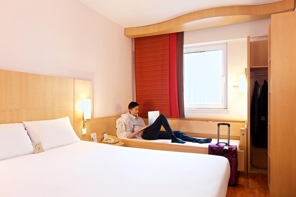 Ibis Ningbo Qianhu Plaza Hotel Екстер'єр фото