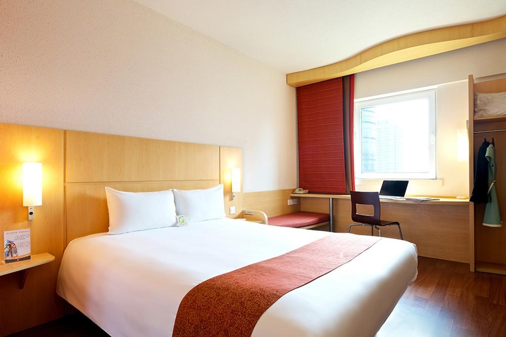 Ibis Ningbo Qianhu Plaza Hotel Екстер'єр фото