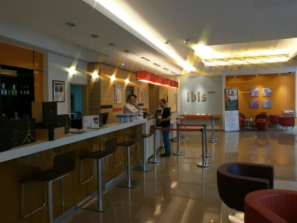 Ibis Ningbo Qianhu Plaza Hotel Екстер'єр фото