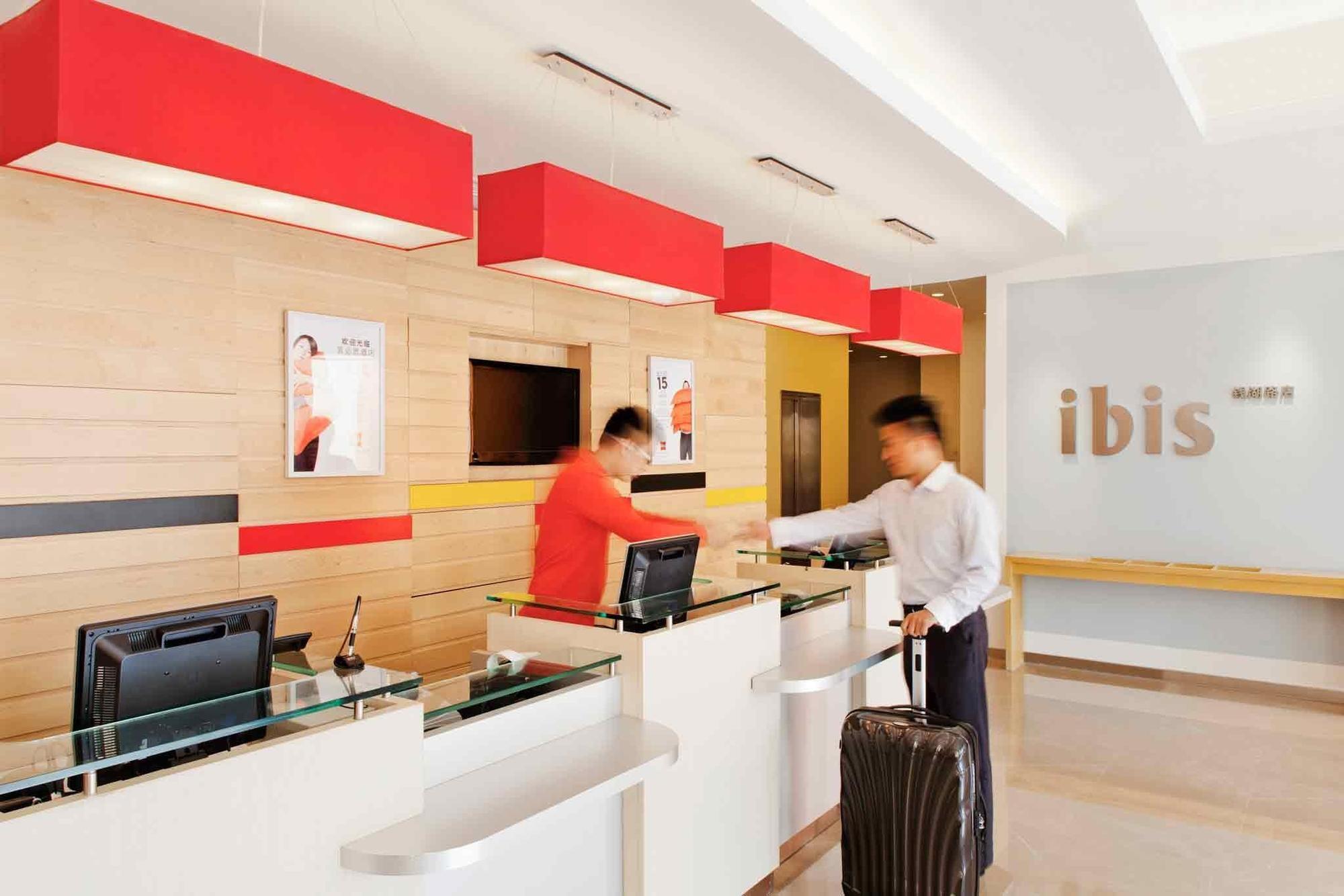 Ibis Ningbo Qianhu Plaza Hotel Екстер'єр фото