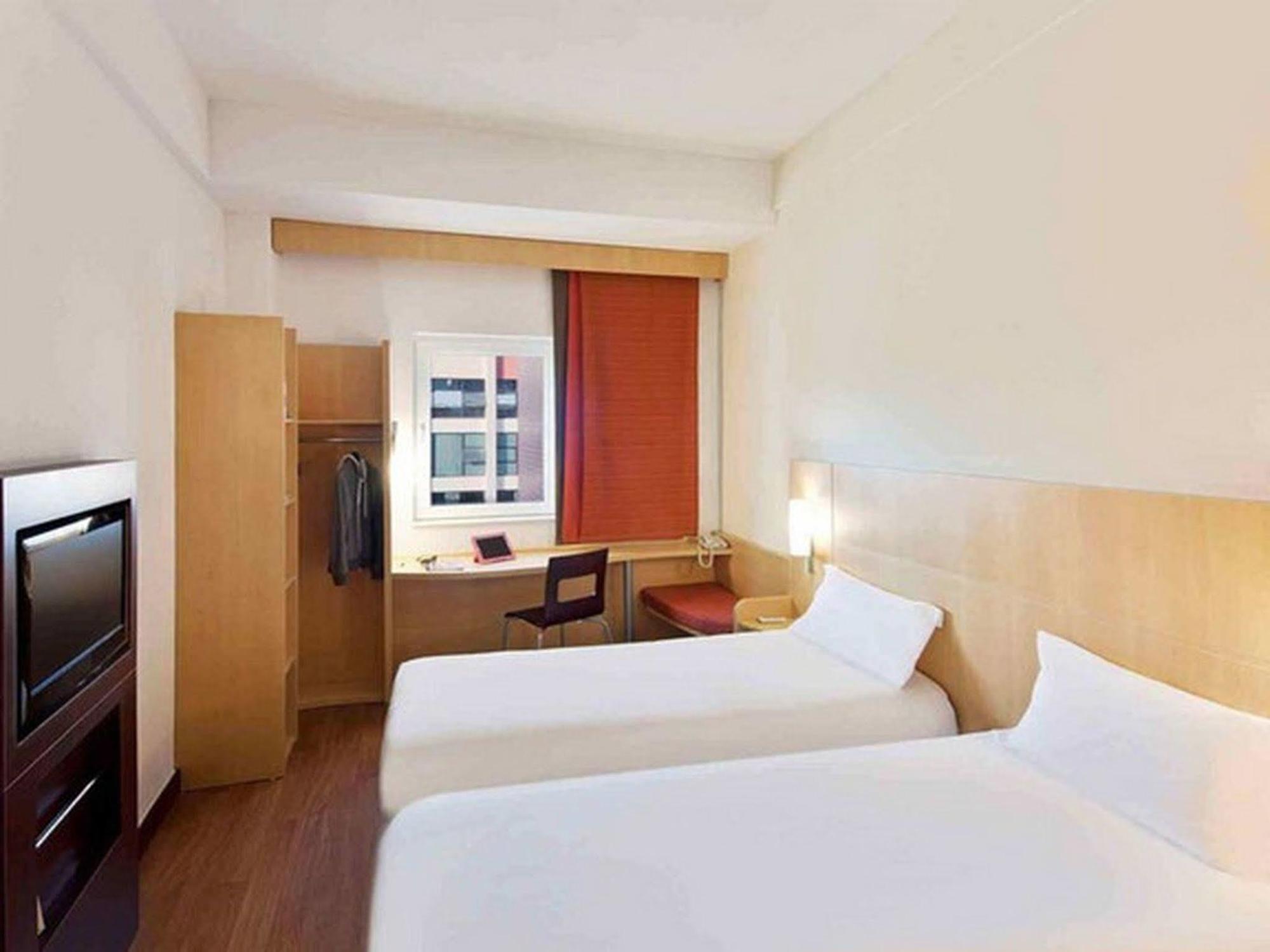 Ibis Ningbo Qianhu Plaza Hotel Екстер'єр фото