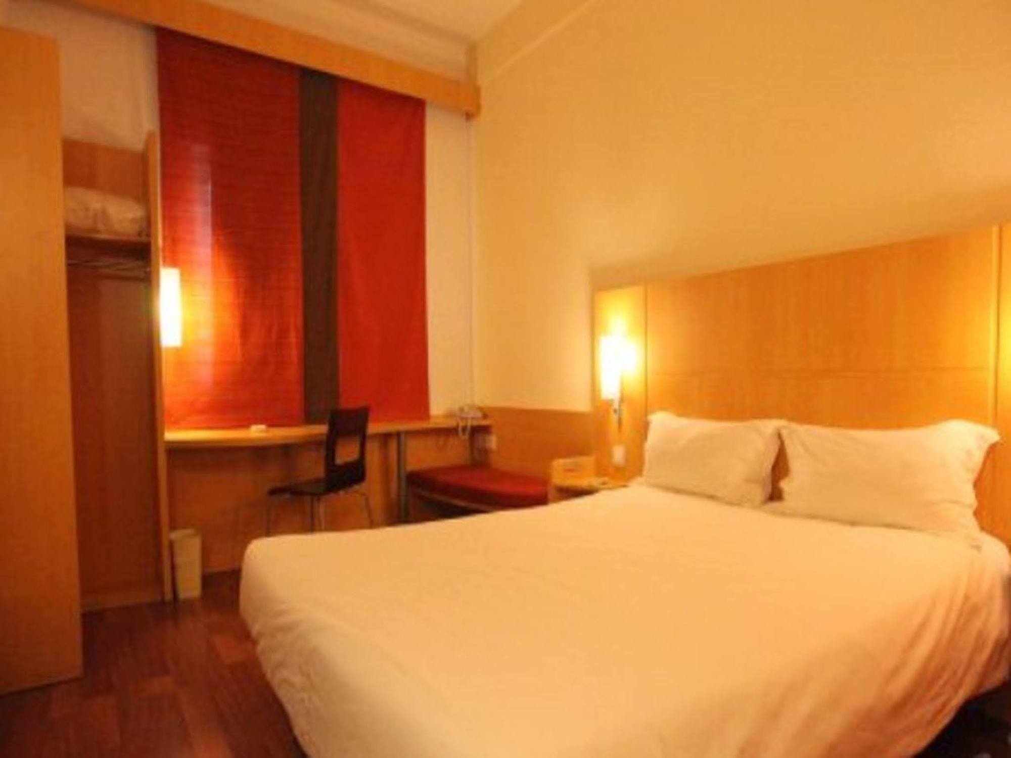 Ibis Ningbo Qianhu Plaza Hotel Екстер'єр фото