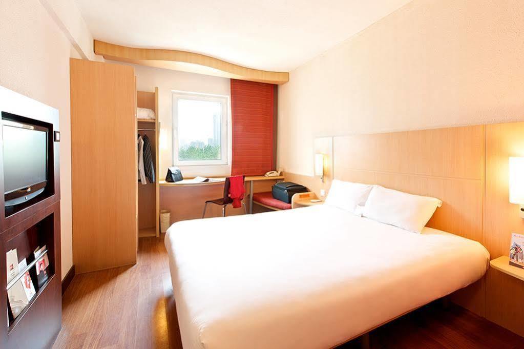 Ibis Ningbo Qianhu Plaza Hotel Екстер'єр фото