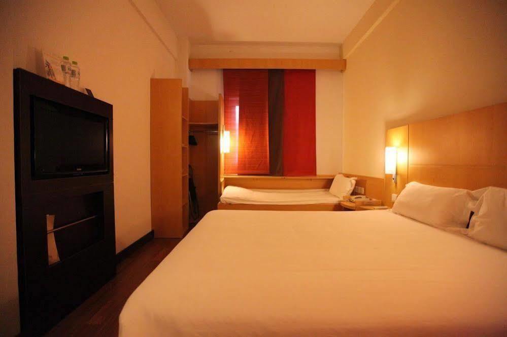 Ibis Ningbo Qianhu Plaza Hotel Екстер'єр фото