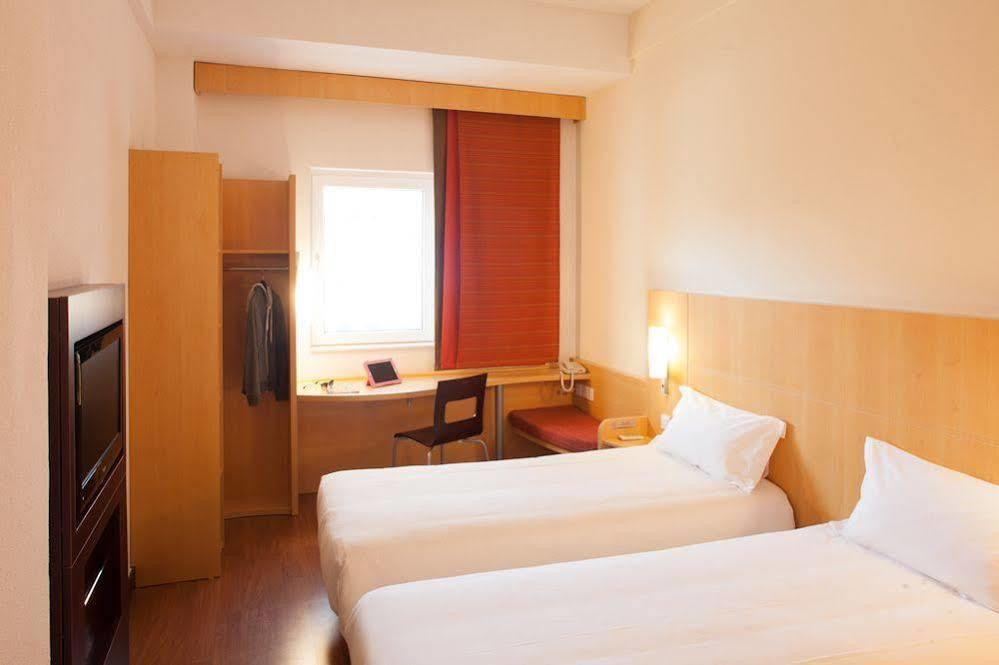 Ibis Ningbo Qianhu Plaza Hotel Екстер'єр фото