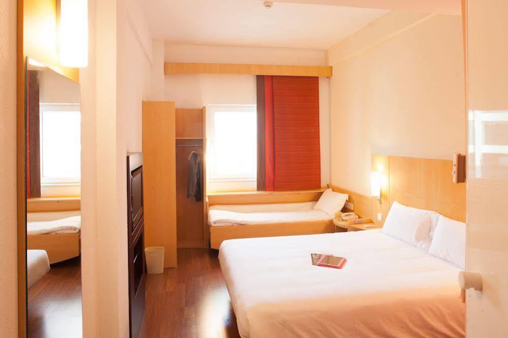 Ibis Ningbo Qianhu Plaza Hotel Екстер'єр фото