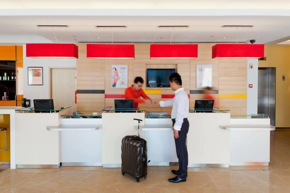 Ibis Ningbo Qianhu Plaza Hotel Екстер'єр фото