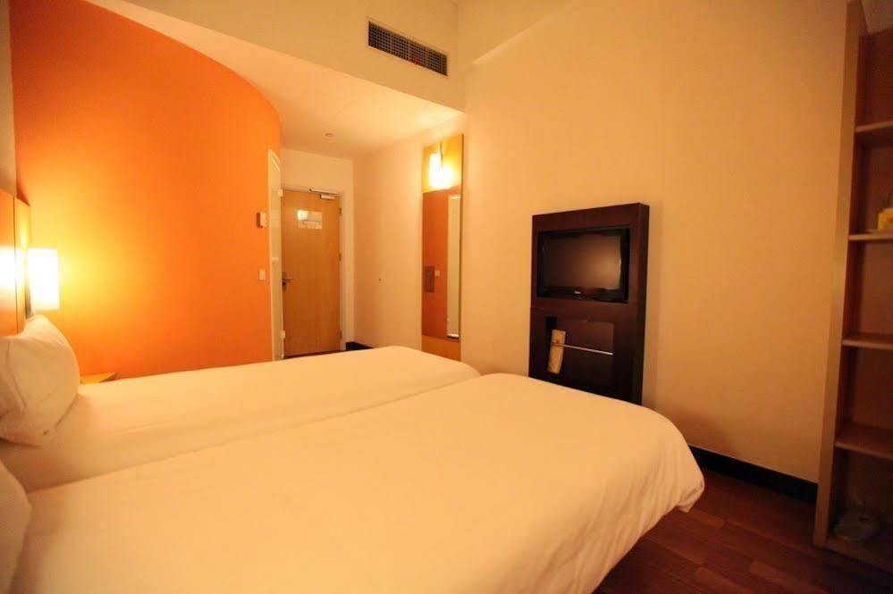 Ibis Ningbo Qianhu Plaza Hotel Екстер'єр фото