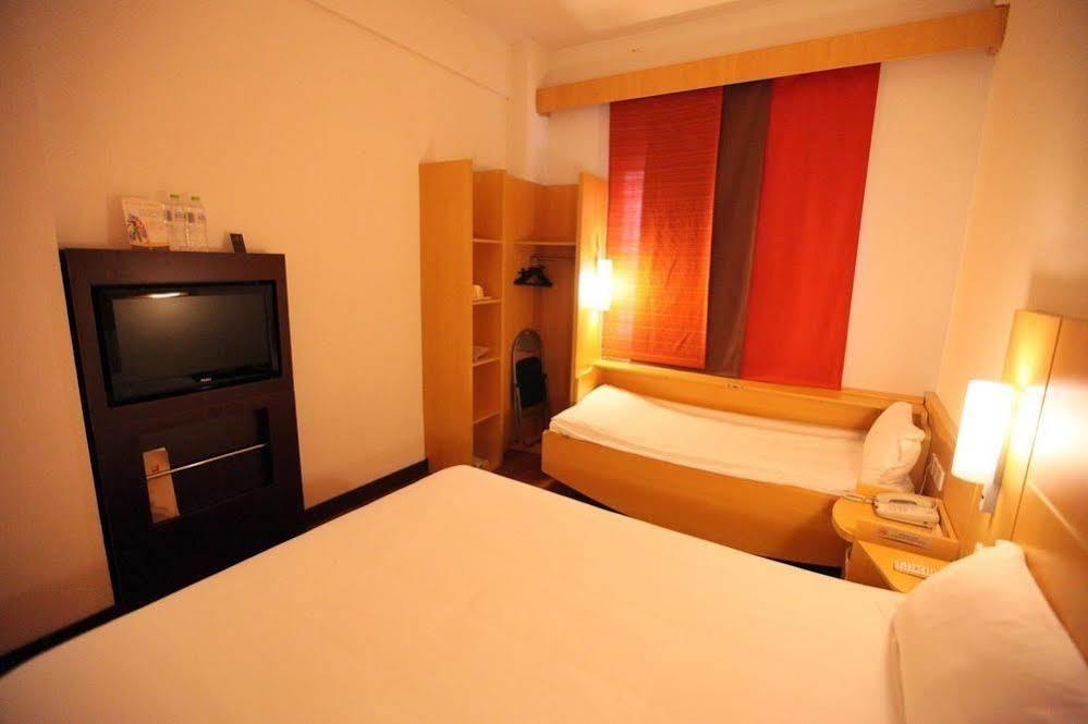 Ibis Ningbo Qianhu Plaza Hotel Екстер'єр фото