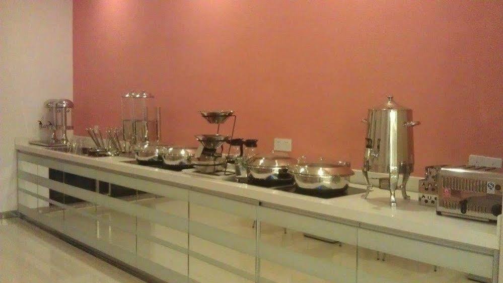 Ibis Ningbo Qianhu Plaza Hotel Екстер'єр фото