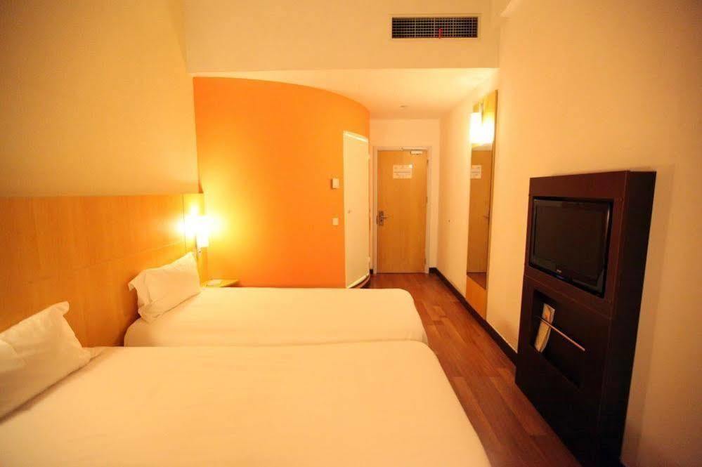 Ibis Ningbo Qianhu Plaza Hotel Екстер'єр фото
